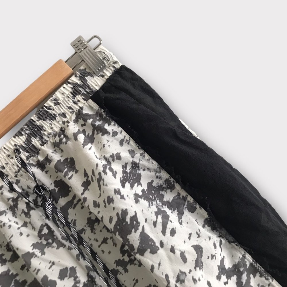 Johnathan Simkhai Printed Drawstring Straight Leg… - image 3